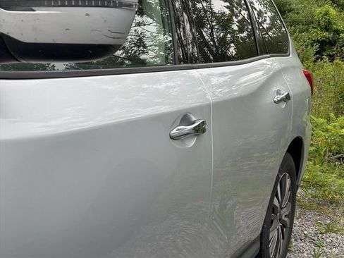 Used 2019 Nissan Pathfinder SV AWD/4WD image 7