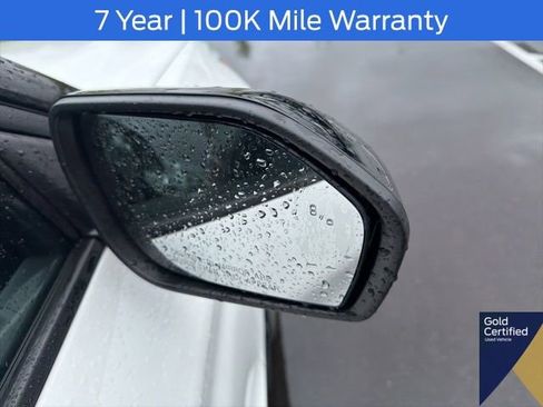 Used 2023 Ford Explorer XLT w/ Equipment Group 202A AWD/4WD image 8