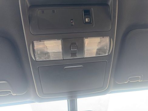 Used 2019 Nissan Titan SV w/ SV Convenience Package image 26