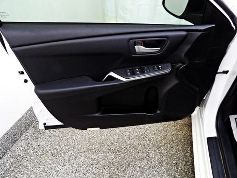 Used 2016 Toyota Camry SE FWD image 7