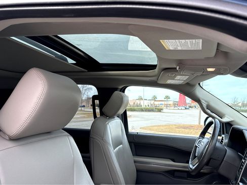 Used 2019 Ford Expedition Max XLT w/ Equipment Group 202A image 7