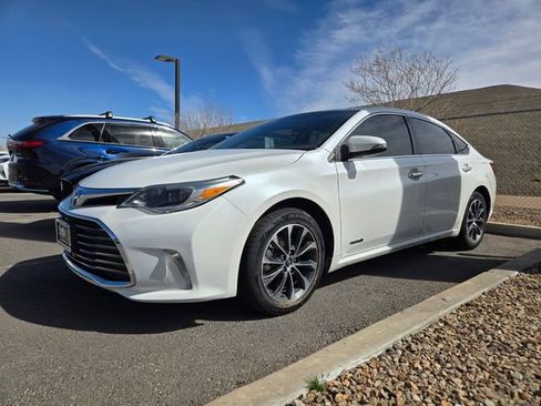 Used 2016 Toyota Avalon XLE Premium image 2