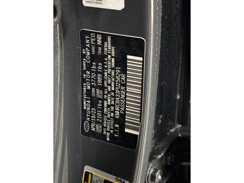 Certified 2023 Hyundai Venue Limited w/ Cargo Package image 14