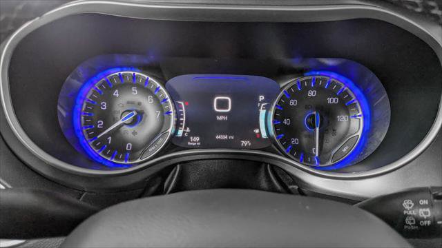Used 2024 Chrysler Pacifica Touring-L FWD image 27