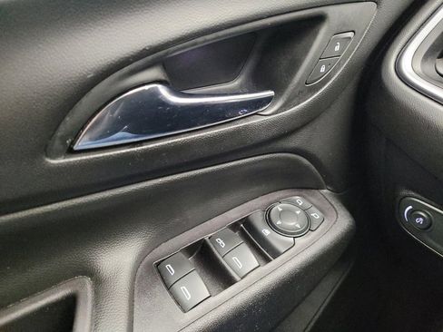 Used 2019 Chevrolet Equinox LT FWD image 27