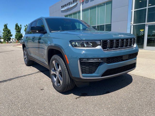Used 2026 Jeep Grand Cherokee Limited w/ Trailer Tow Package AWD/4WD image 2