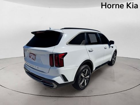 Certified 2022 Kia Sorento S w/ Panoramic Sunroof Package FWD image 4