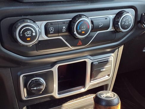 Used 2018 Jeep Wrangler Unlimited Sport image 16