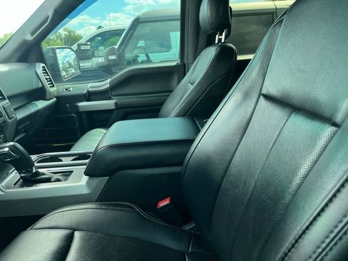 Used 2019 Ford F150 Lariat w/ Equipment Group 502A Luxury AWD/4WD image 24