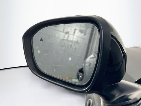 Used 2025 Nissan Kicks SV AWD/4WD image 16
