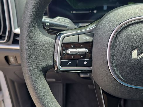 Certified 2024 Kia Sorento LX FWD image 29