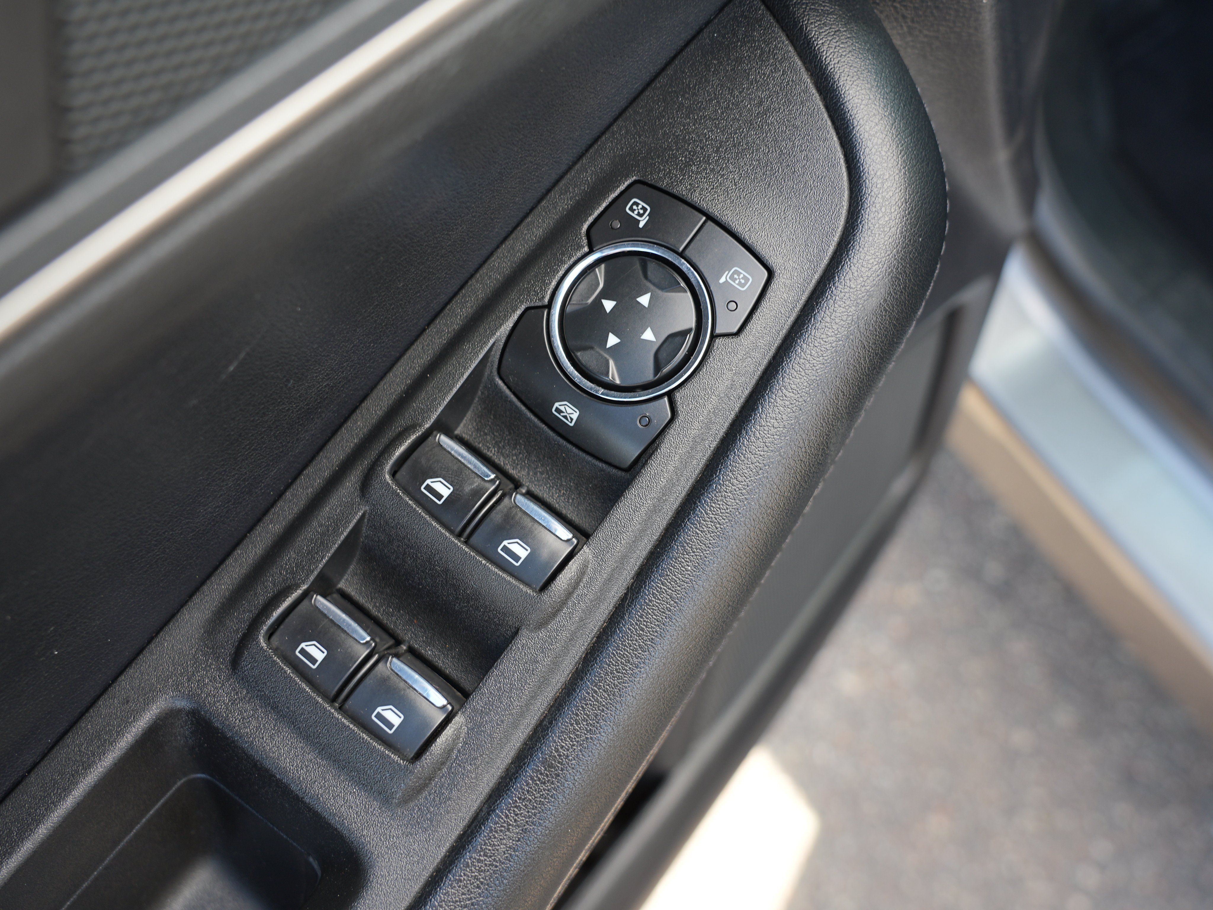 Used 2022 Ford Edge SEL AWD/4WD image 16