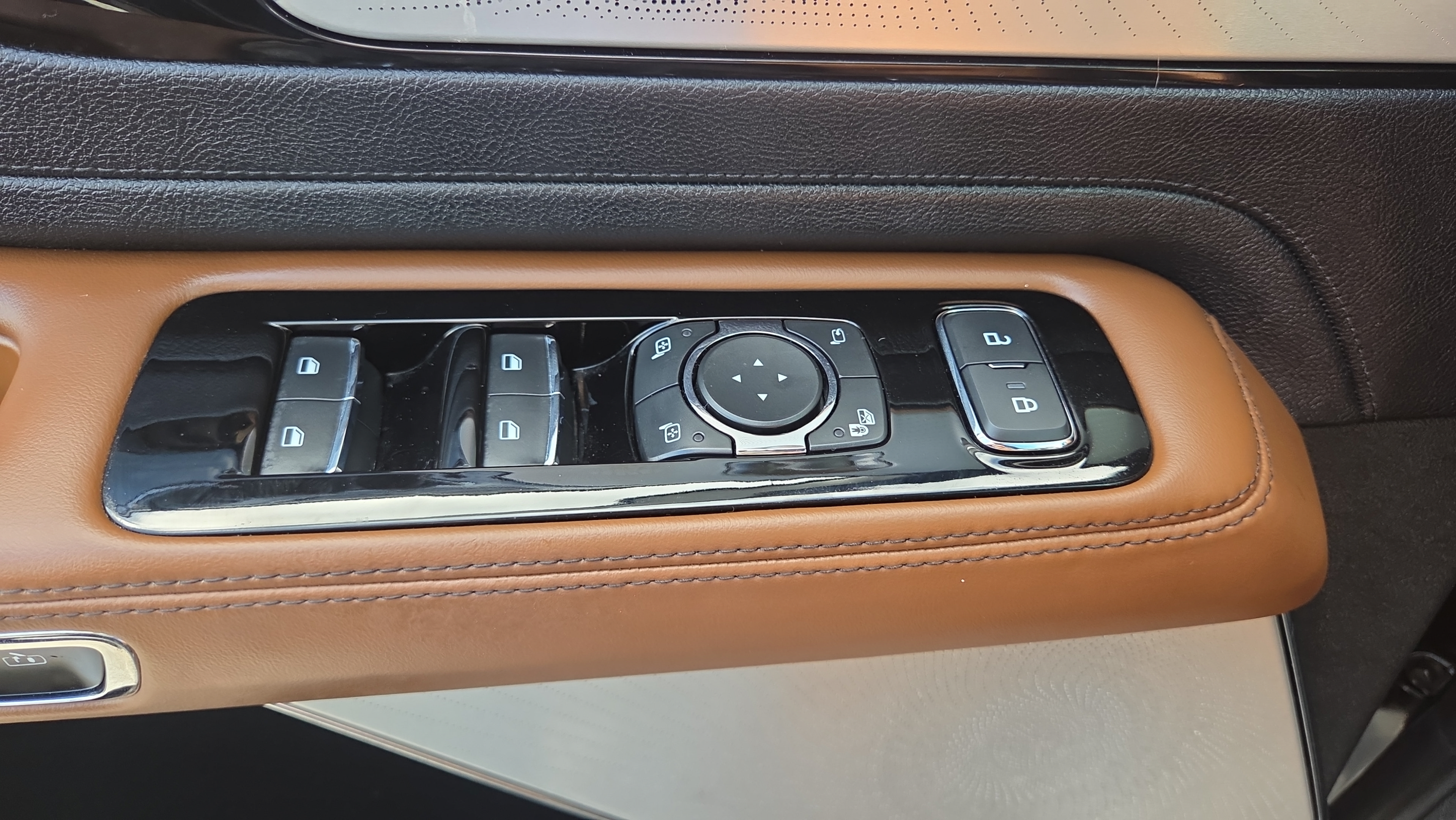 Used 2020 Lincoln Aviator Reserve w/ Equipment Group 201A RWD image 30