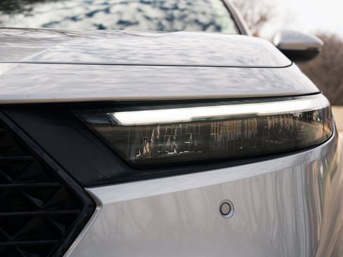 Used 2023 Honda Accord Touring image 11