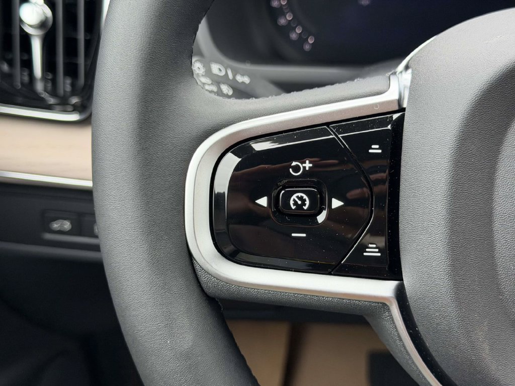 New 2026 Volvo XC90 T8 Plus w/ Protection Package AWD/4WD image 8