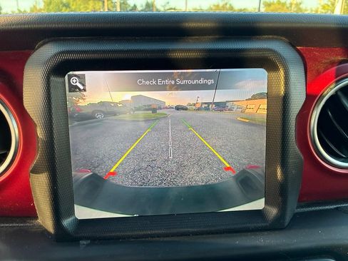 Used 2020 Jeep Gladiator Rubicon w/ Dual Top Group AWD/4WD image 18