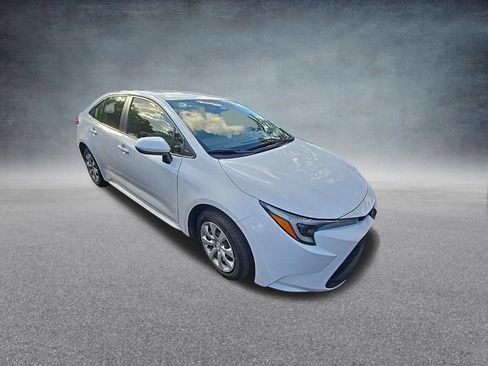 Used 2025 Toyota Corolla LE FWD image 8