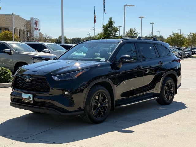 Used 2024 Toyota Highlander XLE FWD image 11