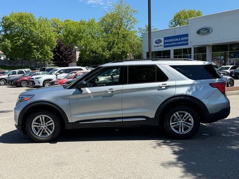 Used 2022 Ford Explorer XLT w/ Equipment Group 202A AWD/4WD image 9