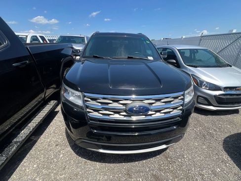 Used 2018 Ford Explorer XLT w/ Equipment Group 202A AWD/4WD image 26