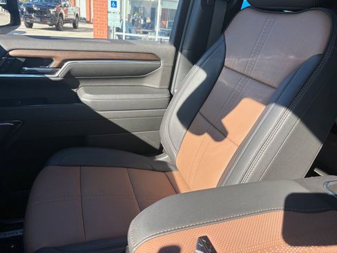 Used 2025 Chevrolet Silverado 2500 High Country w/ Technology Package image 12