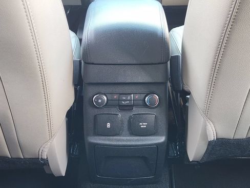 Used 2018 Ford Explorer Limited w/ Ford Safe & Smart Package FWD image 29