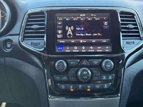 Certified 2021 Jeep Grand Cherokee Laredo X AWD/4WD image 12