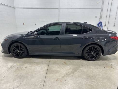 Used 2025 Toyota Camry SE image 8