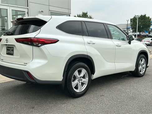 Used 2020 Toyota Highlander L AWD/4WD image 7