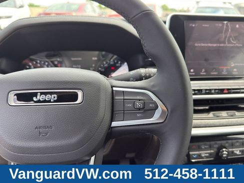 Used 2025 Jeep Compass Latitude w/ Convenience Group AWD/4WD image 18