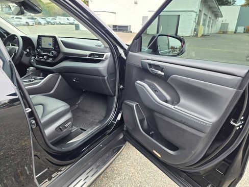 Certified 2022 Toyota Highlander XLE image 10