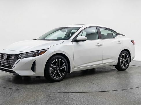 Used 2025 Nissan Sentra SV image 3