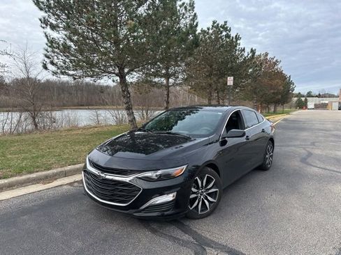 Used 2025 Chevrolet Malibu RS image 1