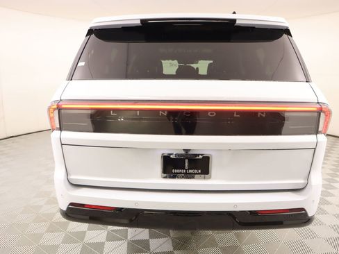 New 2026 Lincoln Navigator L Black Label AWD/4WD image 22
