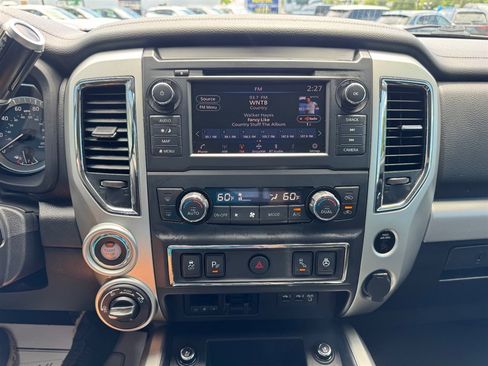 Used 2019 Nissan Titan PRO-4X w/ Pro-4x Convenience Package AWD/4WD image 17
