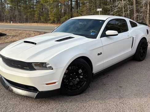 Used 2011 Ford Mustang GT Premium RWD image 4