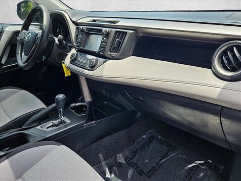 Used 2017 Toyota RAV4 XLE FWD image 21