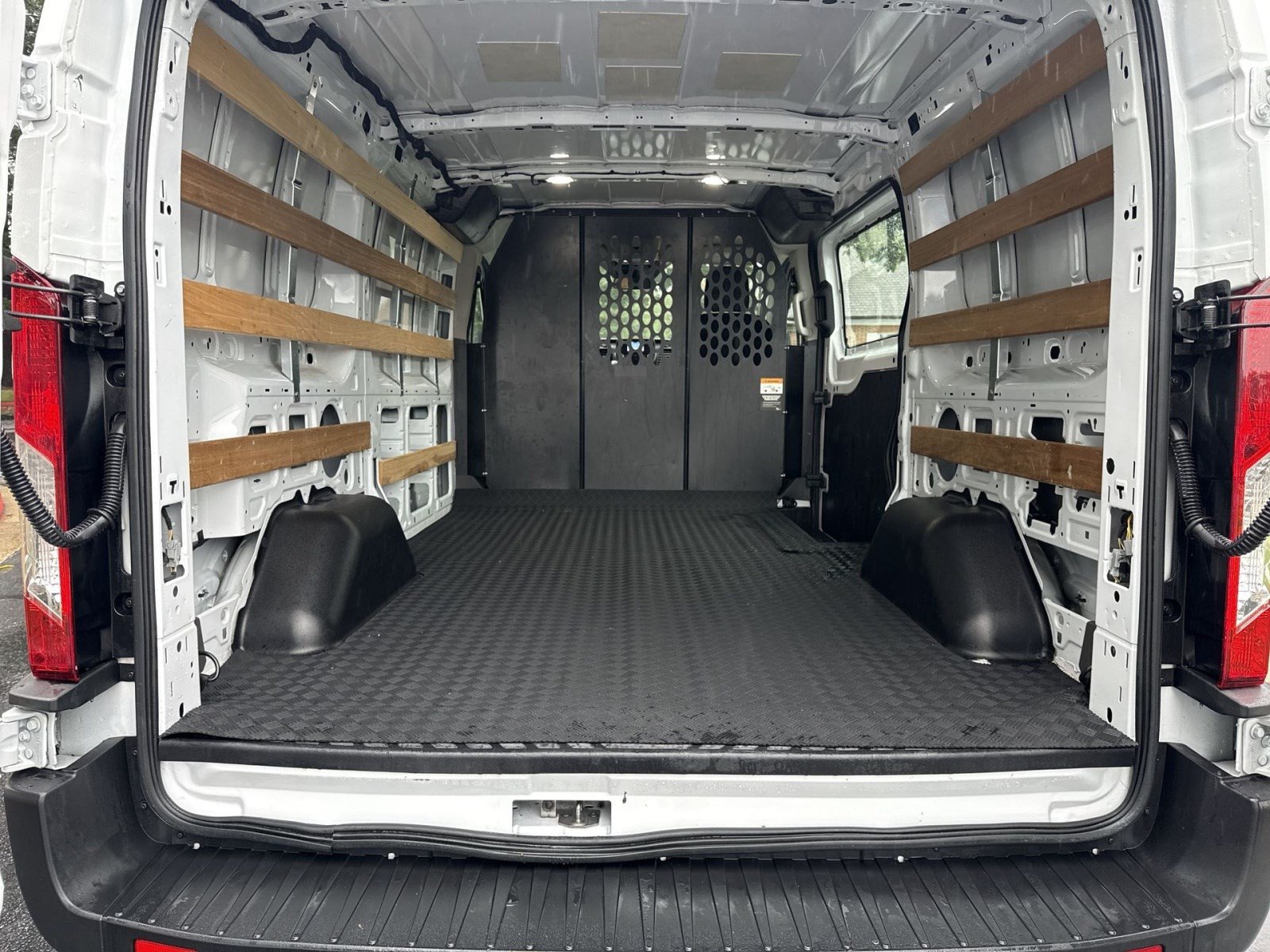 Used 2025 Ford Transit 250 Low Roof RWD image 22