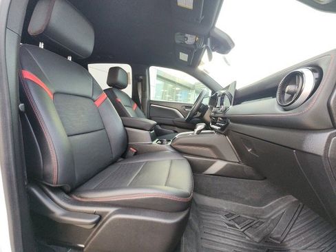 Used 2024 Chevrolet Colorado Z71 w/ Z71 Convenience Package 2 image 23