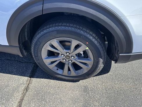 New 2026 Ford Explorer Active w/ Active Comfort Package image 5