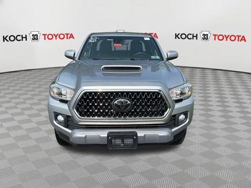 Used 2018 Toyota Tacoma TRD Sport AWD/4WD image 2