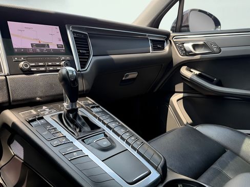 Used 2018 Porsche Macan AWD/4WD image 55