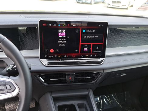 Used 2025 Volkswagen Tiguan SE image 20