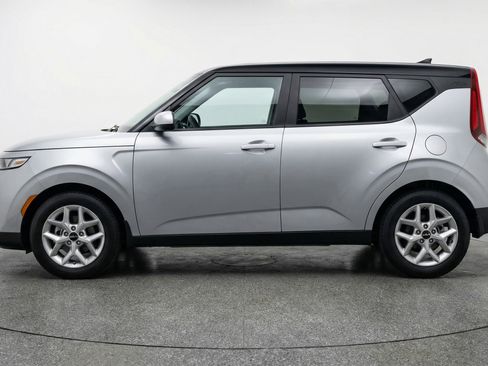 Used 2025 Kia Soul LX w/ LX Technology Package FWD image 5