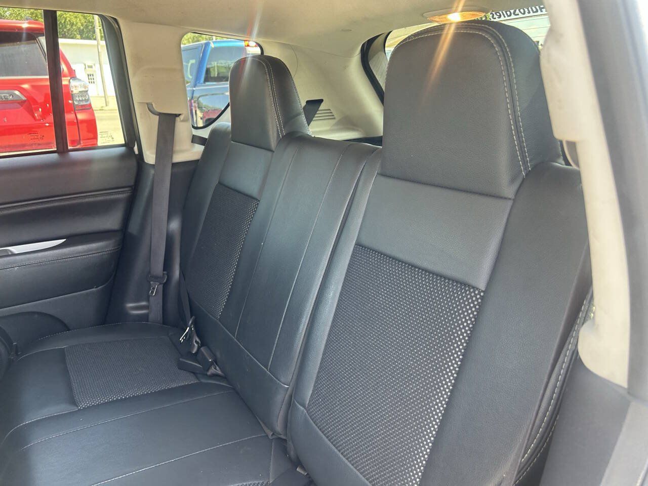 Used 2017 Jeep Compass Latitude FWD image 25