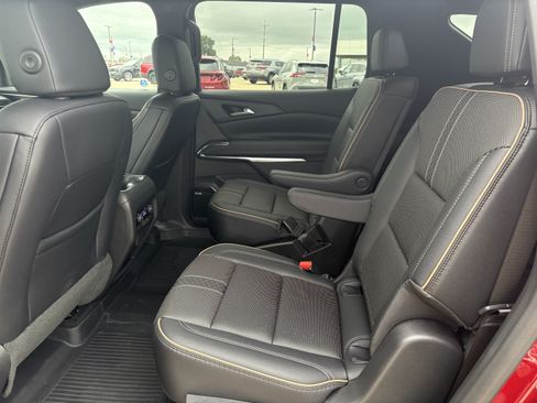 Used 2026 Chevrolet Traverse High Country w/ LPO, Floor Liner Package FWD image 9