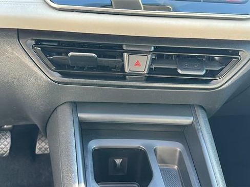 Used 2025 Volkswagen Tiguan SE AWD/4WD image 12