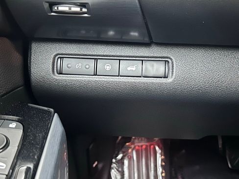 Used 2025 Nissan Pathfinder SL w/ Black Appearance Package image 21