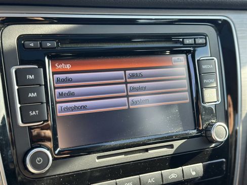 Used 2014 Volkswagen Passat 2.5 SE image 34