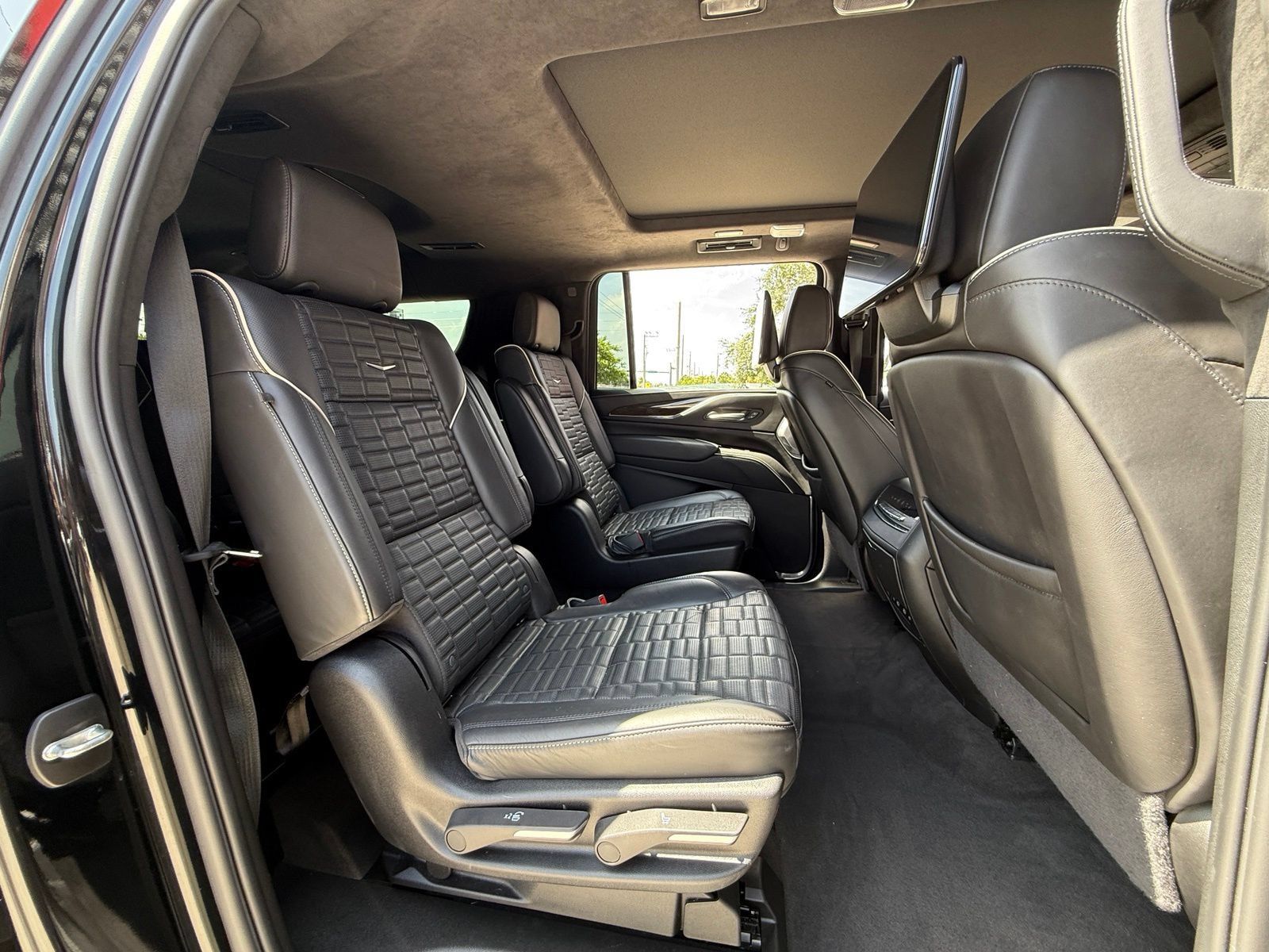Used 2024 Cadillac Escalade ESV Sport Platinum AWD/4WD image 39